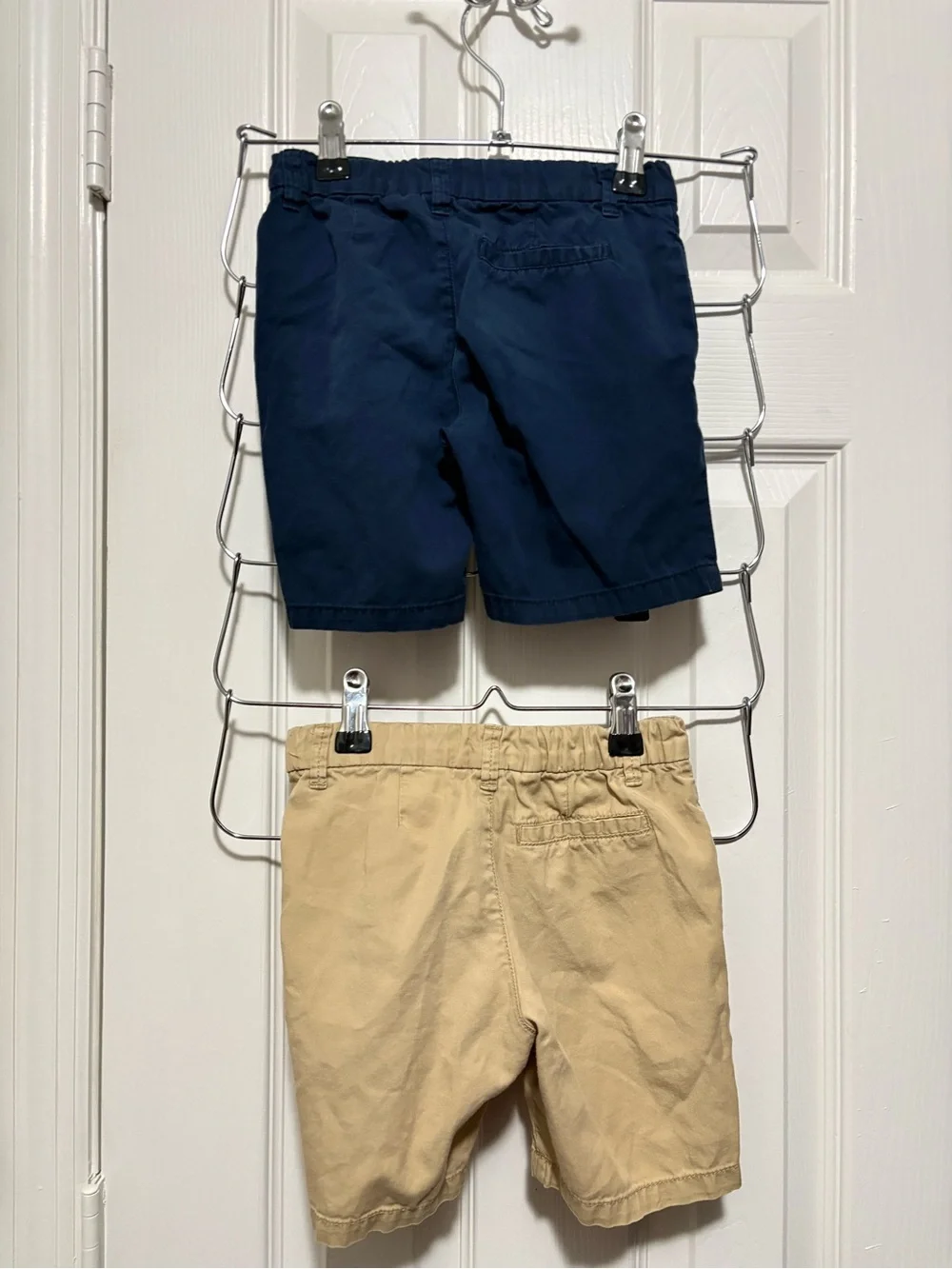 Pre-owned H&M Boys 2‑Piece Chino Shorts Set, color Beige & Navy/ Size: 4